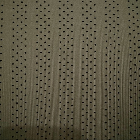 Zyia | Vertical Chill Tee Short Sleeve Spandex Olive Green Size  XS - Picture 7 of 9